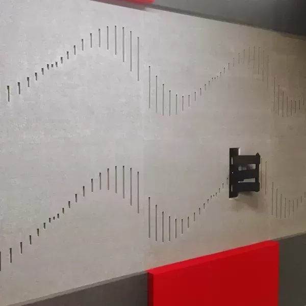 Installation von Akustikplatten in einem berühmten Radiostudio