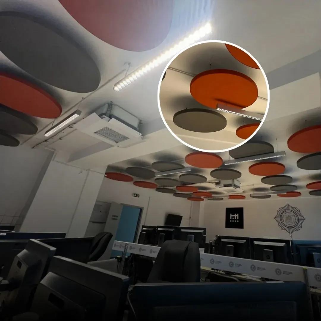 Decibel-Akustische Verbesserung im Notrufraum der Polizei von Bratislava